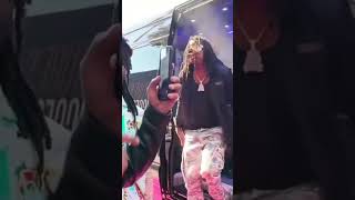 chief keef lil gnar and glo gang at the bet awards in a hotboxed sprinter