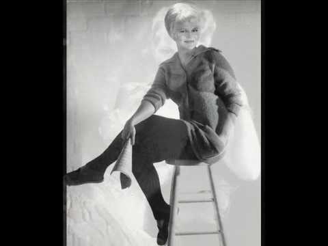 Peggy Lee: A Man Wrote A Song (Franklin) -- Perfor...