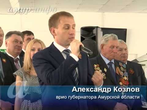 Мэр Амурской области Александр Козлов поздравляет ветеранов. Бодрячком. Мэр Амурской области Александр Козлов поздравляет ветеранов. Бодрячком.