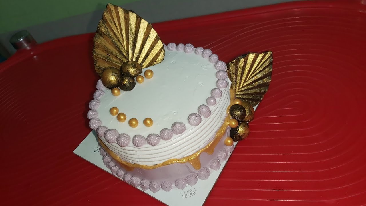 ghar me beautiful design ka cake kaise banaye lichi flavour cake