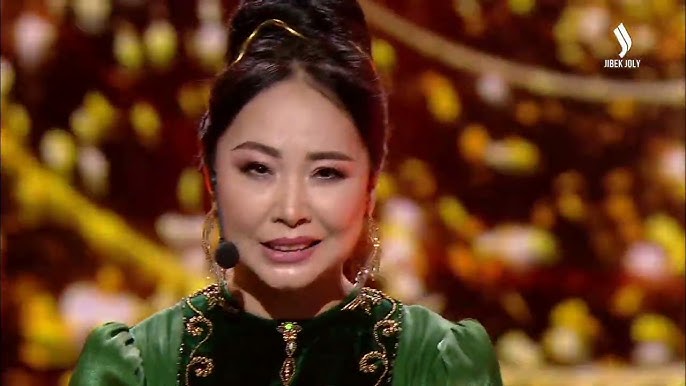 Тиффани Тейлордың жалаңаш суреттері Тар джинсы шалбарлар порно болды