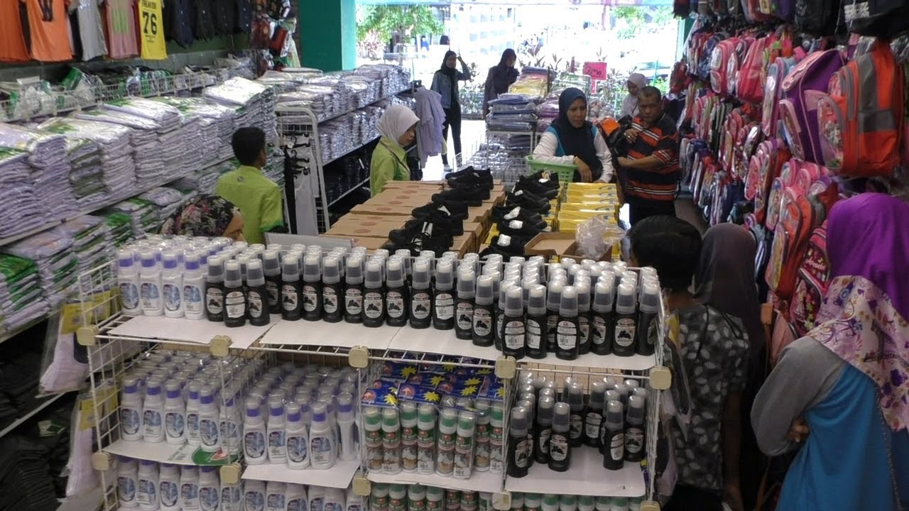 Ibu bapa belanja hangus beli keperluan sekolah