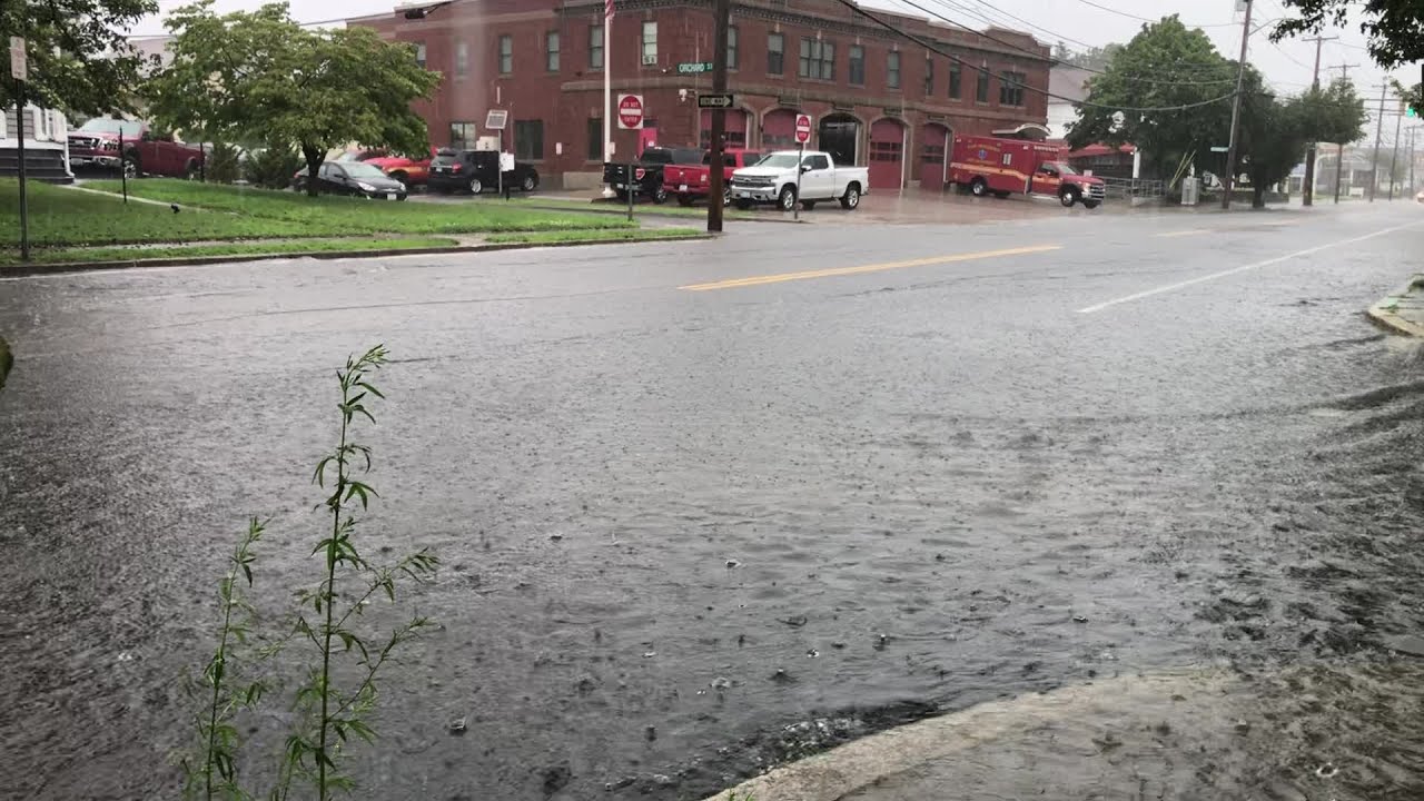 VIDEO NOW: Flooding on Broadway in East Providence - YouTube