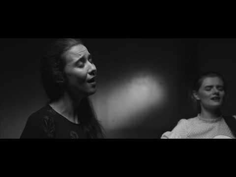 Putar Thousand (feat. Lisa Hannigan) - Rosie Carney