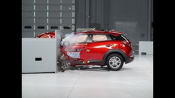 2016 Mazda CX-3 driver-side small overlap crash test (extended footage)