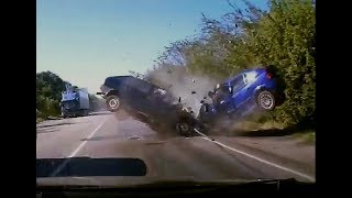 DashCam Russia  Crazy Drivers and Car Crashes 2017