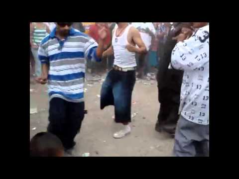 Cholos Bailando El Chuntaro Style.wmv