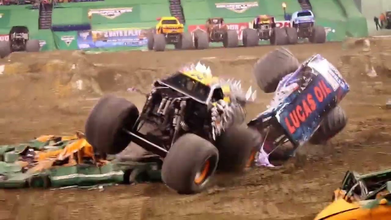 Max-D Plows Through Lucas Oil Crusader