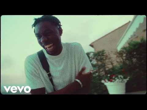 Tiakola - Étincelle (Maradona) (Clip officiel)