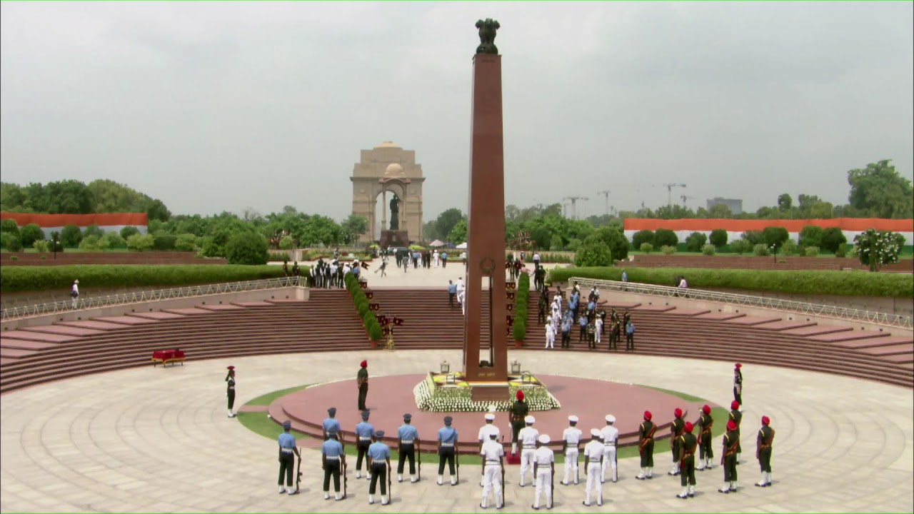 ⁣President Droupadi Murmu pays homage at National War Memorial on the occasion of Independence Day