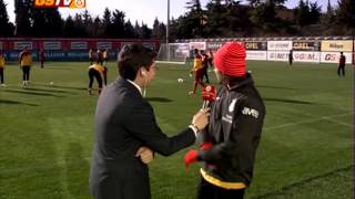 FUTBOL | Emmanuel Eboue'den Selçuk İnan'a Şaka - Galatasaray Resimi