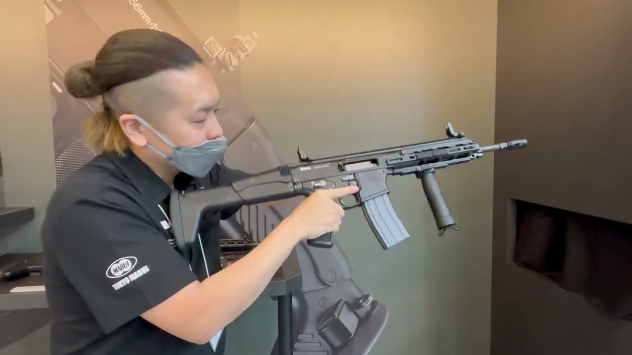 自衛隊訓練用の銃を手にできる「ガスブローバック 20式 5.56mm 小銃