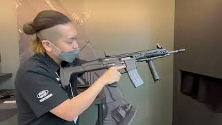 自衛隊訓練用の銃を手にできる「ガスブローバック 20式 5.56mm 小銃