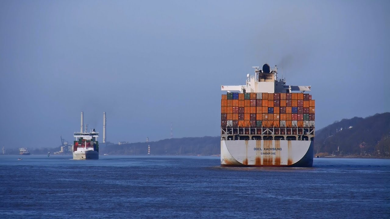 containers and quantities Hamburg, Waltershof, "OOCL KAOHSIUNG" + "BIANCA RAMBOW" - Full HD (1080p) Videobild