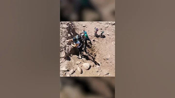 Hikers vs Flash Flood - DayDayNews