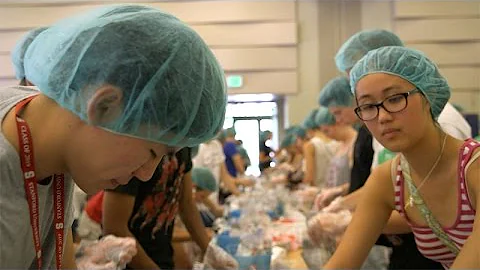 Stanford freshmen package 63,000 meals for the hungry