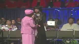 Vicki Winans pays tribute to her mother and Mother Willie Mae Rivers