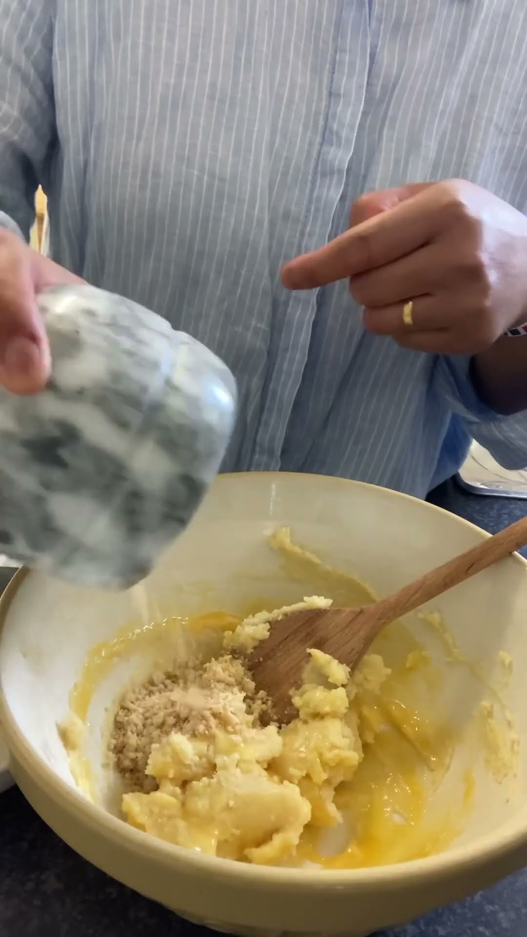 #Nasskuchen #germanhazelnutcake #specialcake #hazelnut - YouTube