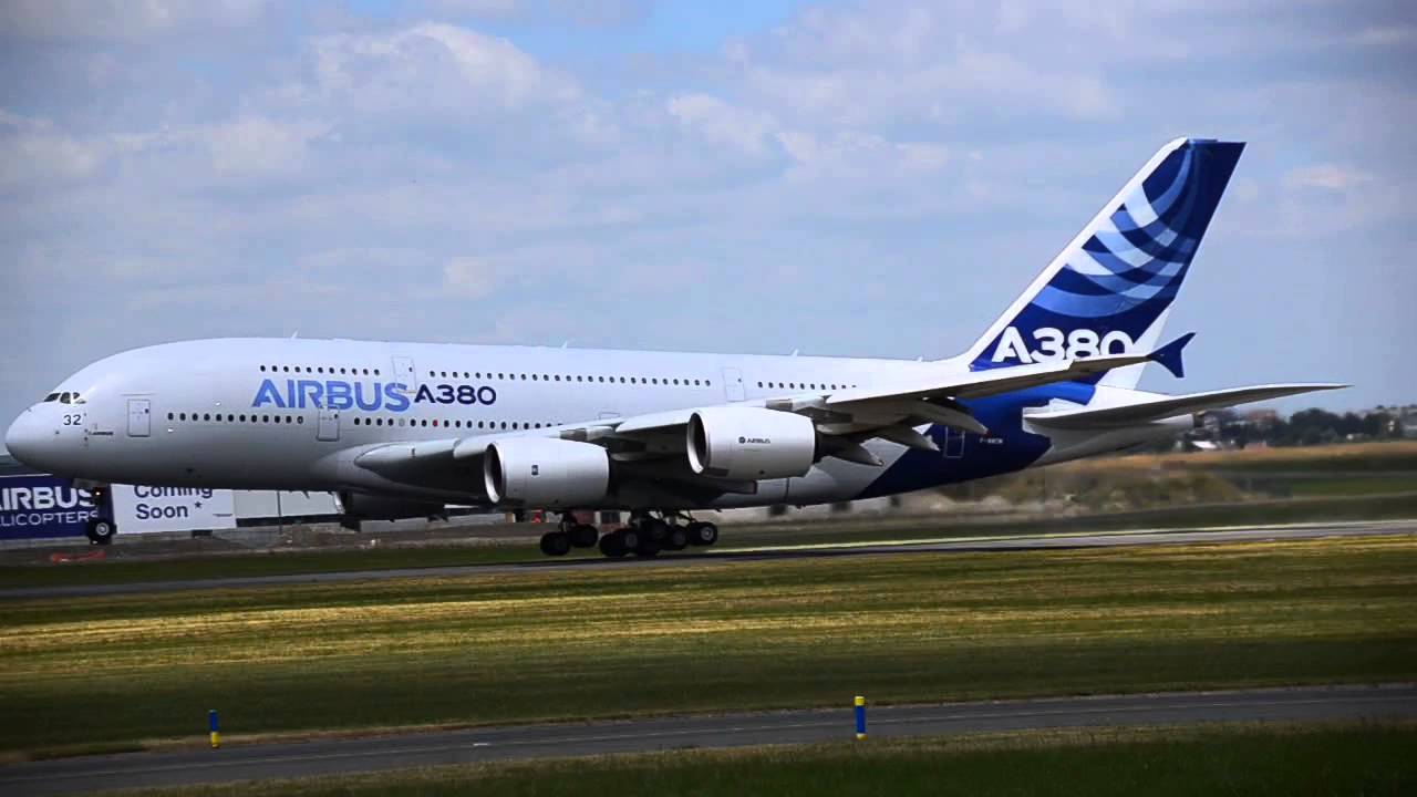Airbus A380 Take-off and Steep Climb at Paris Air Show