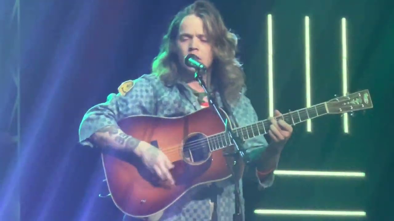 Billy Strings ‘’I’ve Lived a Lot in My Time’’ (FTP Jim Reeves) 2/24/23 Bridgestone Arena - Nashville