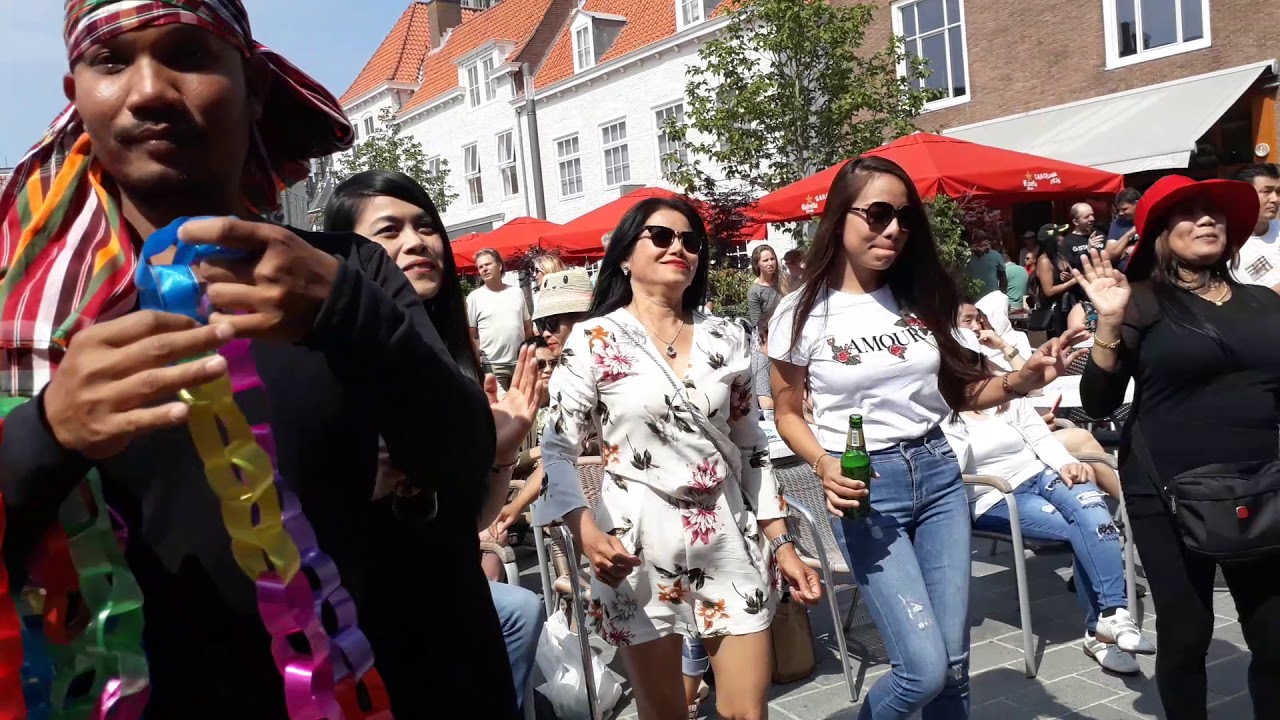 สนุกวุ่นวายงานขายของไทย ในมิเดลเบิกปีแรก2018 - YouTube Bu Nga Pha do