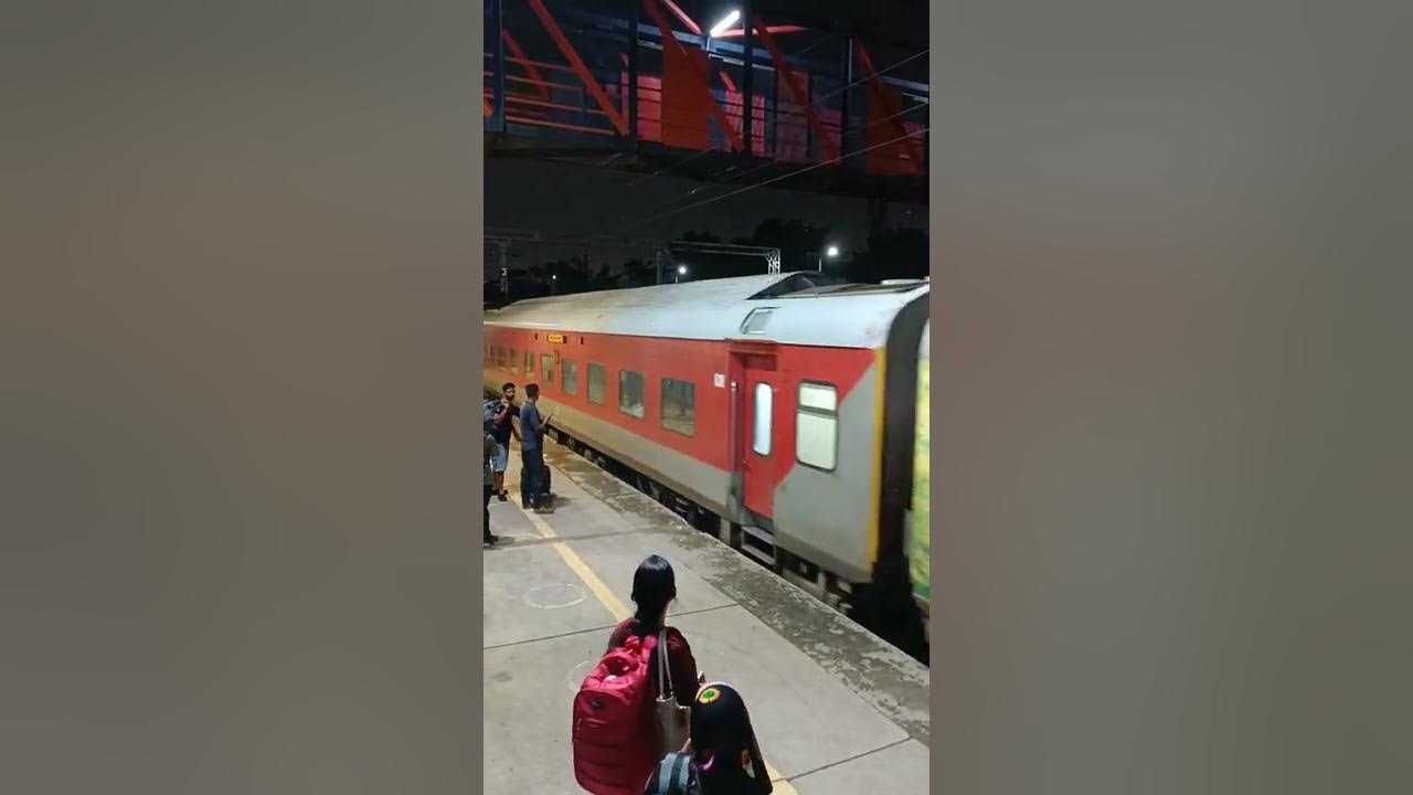 delhi-safdarjung-railway-station-platform-1-indianrailways