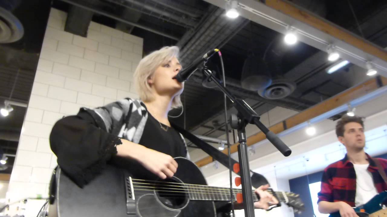 Ver Nina Nesbitt - Stay Out (HD) - American Eagle Outfitters, Westfield Stratford - 10.09.15 en YouTube Ver Nina Nesbitt - Stay Out (HD) - American Eagle Outfitters, Westfield Stratford - 10.09.15 en YouTube