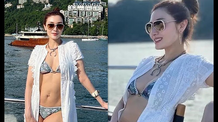 52岁最美港姐李嘉欣晒泳照，乘坐游艇出海，网友：腹肌长腿太绝了