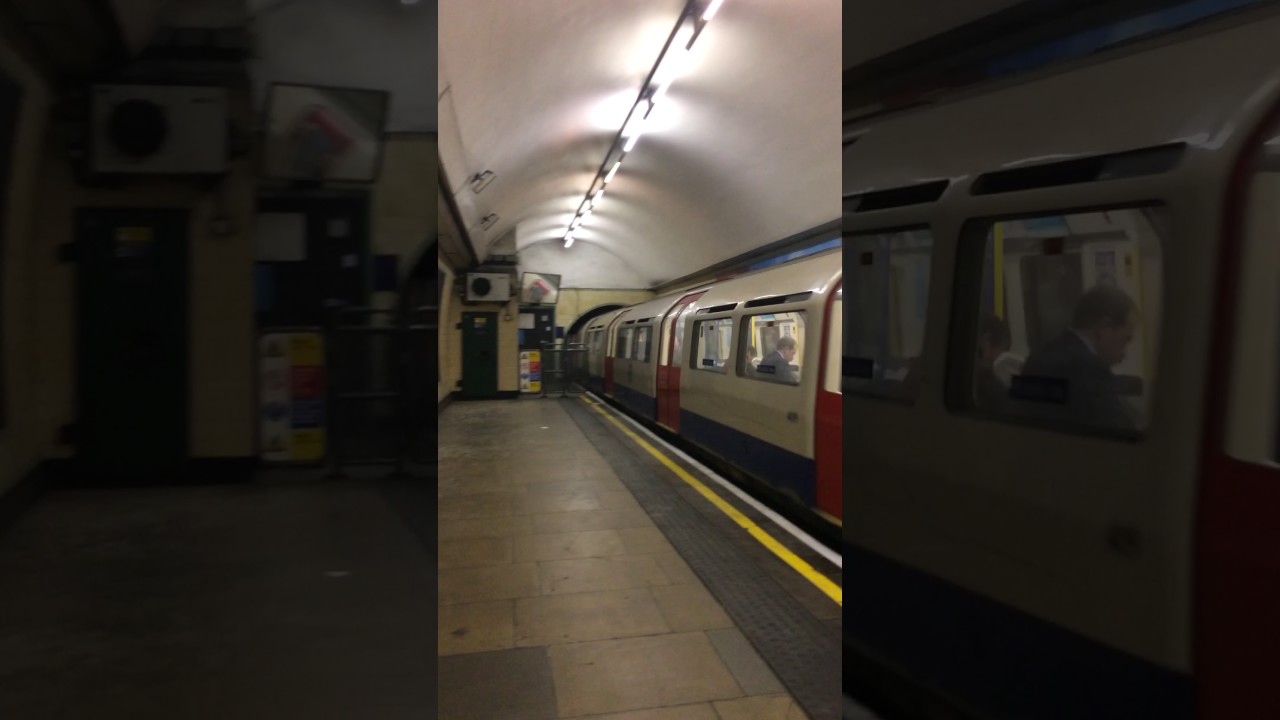 Mind the gap between the train and the platform - London, Wood Green tube station