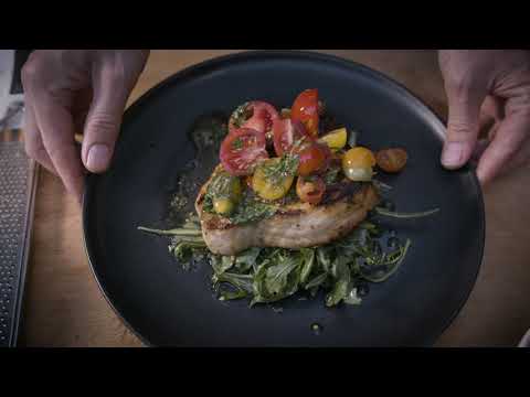 Video: Grilled Swordfish Steak Nrog Txiv Qaub