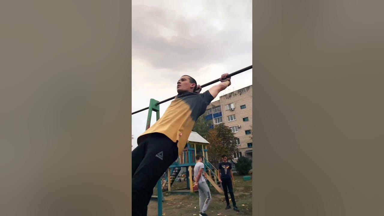 Игра армян на турнике