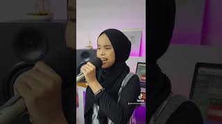 HiJRAH CINTA cover by Putri  Ariani