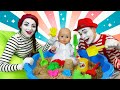 Кукла БЕБИ БОН лепит куличики! - Смешные видео и игры для девочек в дочки матери с Baby Born