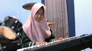 Download lagu Sholawat li khomsatun