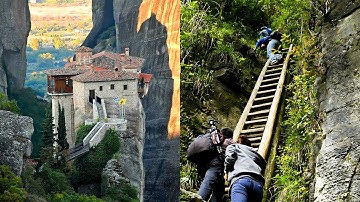 Villagers Most DANGEROUS Cliff Way To The Village!