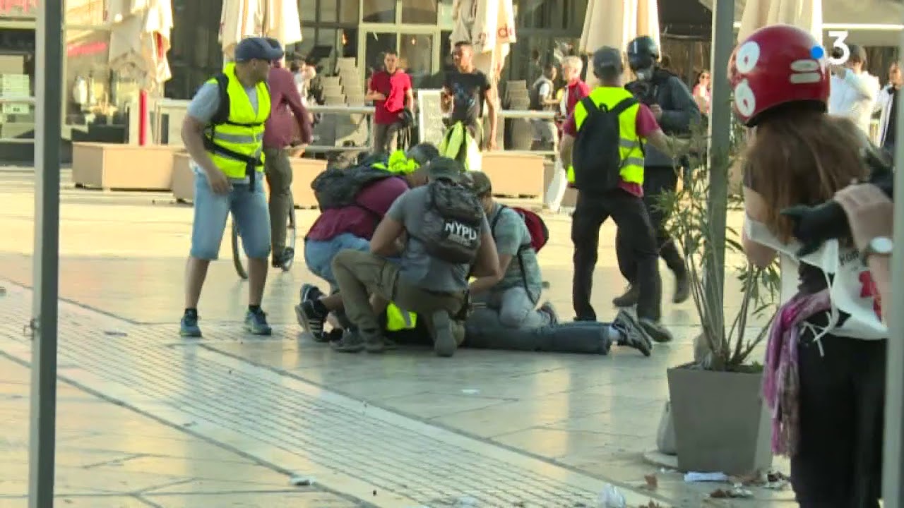 Montpellier Des Policiers Vêtus De Gilets Jaunes Ont Interpellé Des Casseurs Samedi 23 Mars 2019