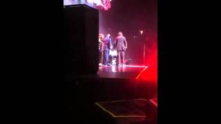 Lenny Kravitz Sings Happy Birthday to Ali 2/19/2012