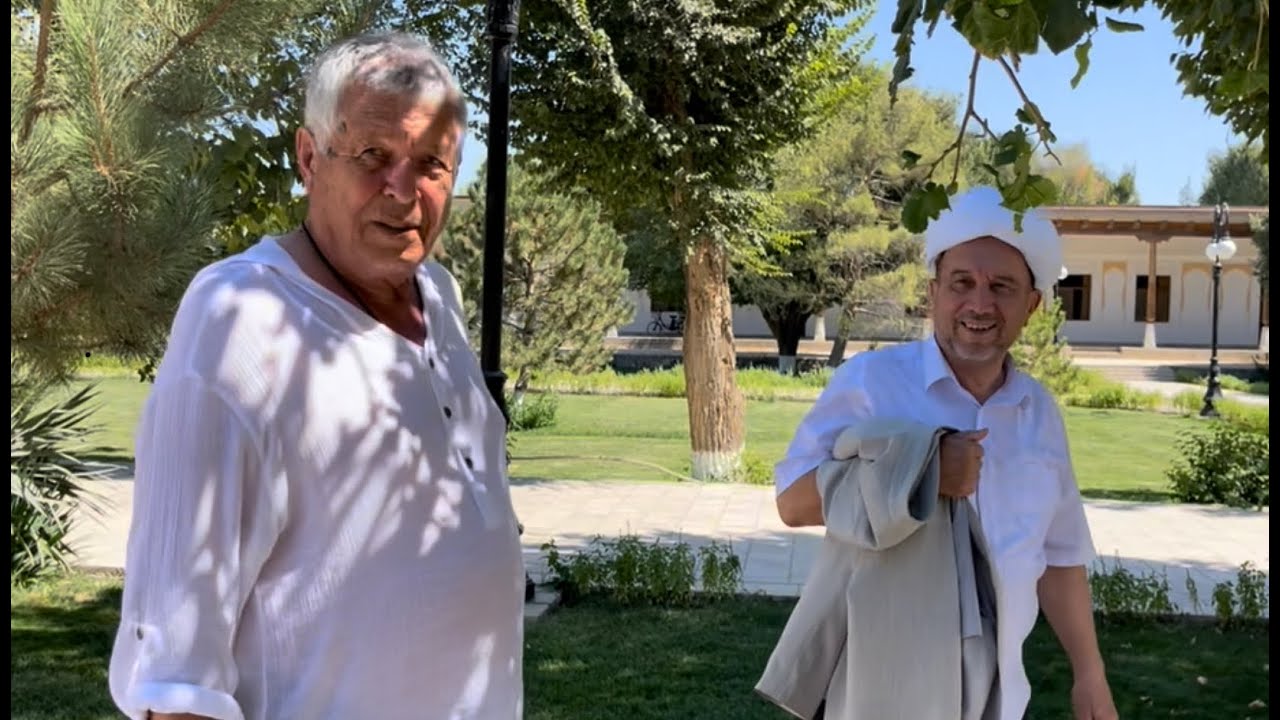 Настоящий Суфий Абдулгафур Раззок Бухори , хранитель комплекса Баховуддин Накшбанди.