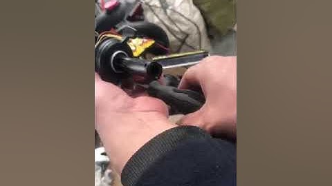 Kugoo S1/S1 Pro remove glue stick step 2 (Kugoo S1/S1 Pro  拆胶棒 2)