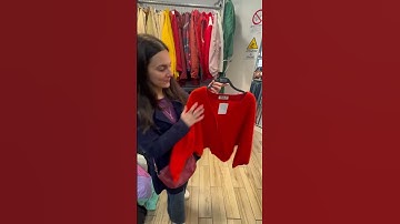 Vintage Finds for a Festive Wardrobe 🎄 | Colour Analysis Studio goes Thrifting in Rome #shorts