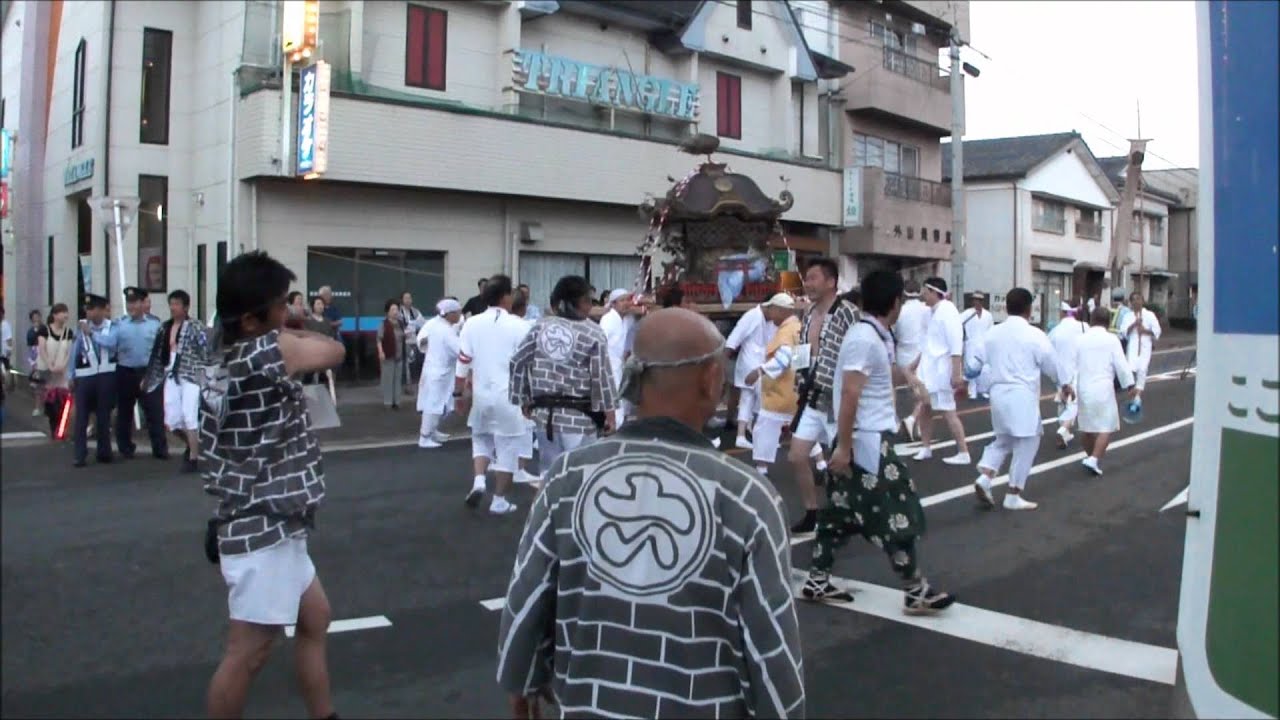 国富町夏祭り１０ヨイマカと神輿の押し合い