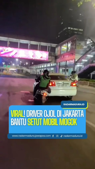 Viral! Driver Ojol Di Jakarta Bantu Setut Mobil Mogok