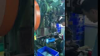 氣壓式沖床