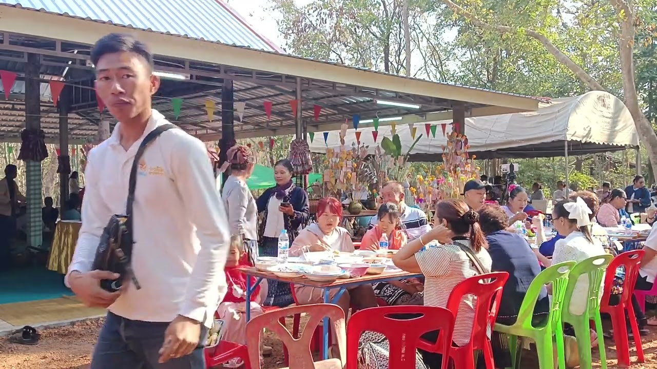 รวมรับประทานข้าวก่อนแห่