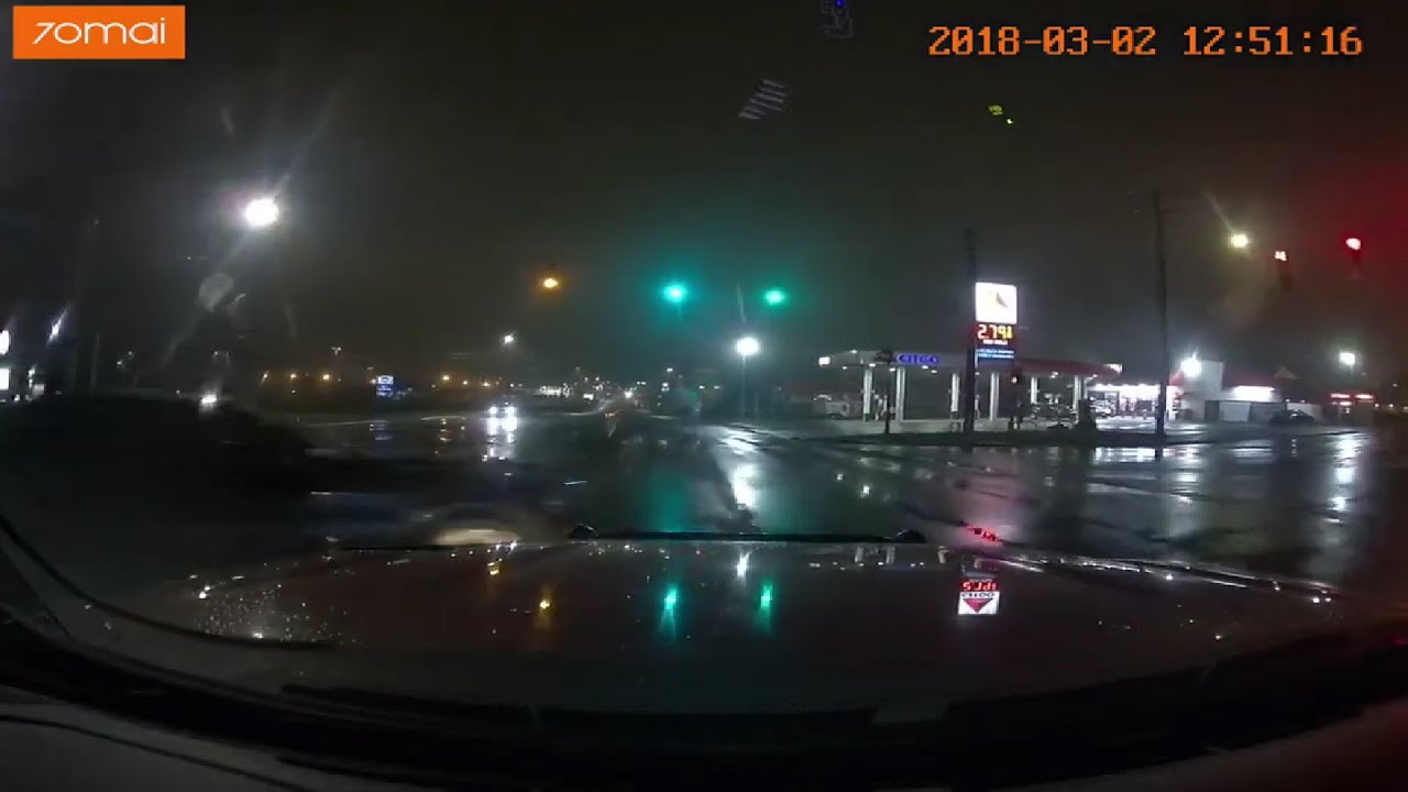 Car Runs A Red Light And Almost Crashes - YouTube