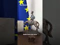 Pedro Sánchez muestra botella de niños de Gaza