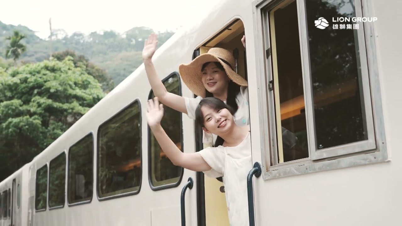 搭乘阿里山林業鐵路列車 栩悅號Vivid Express  ️在森林秘境中前行 沉浸滿滿的芬多精裡