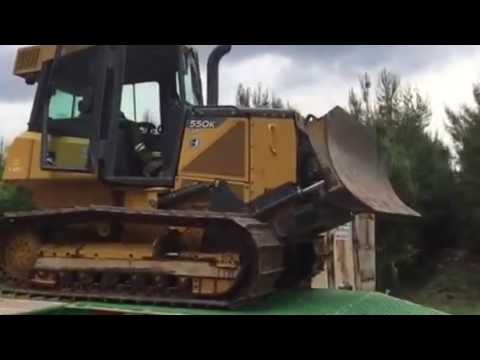 John Deere 550K Bulldozer Unload - video from JZI