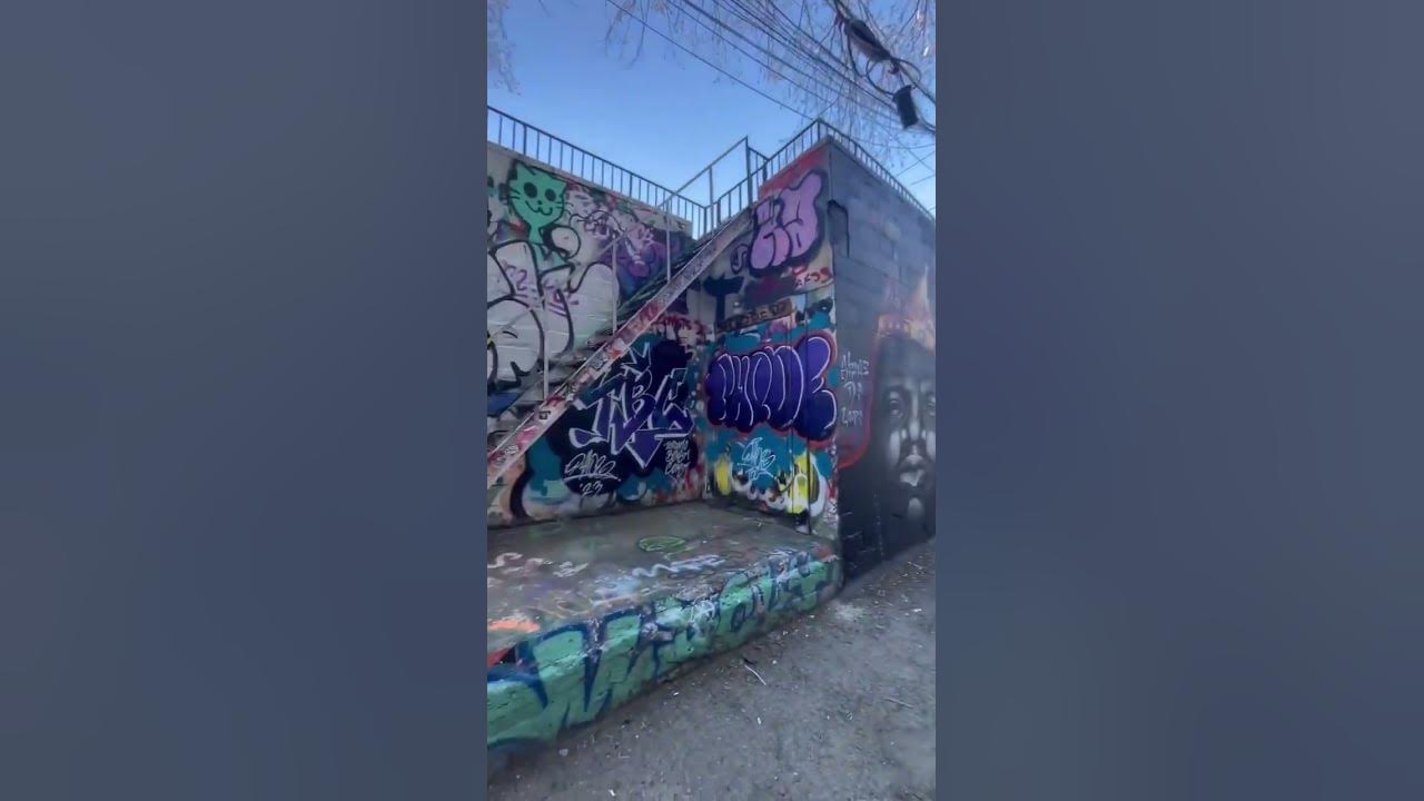Visiting toronto graffiti alley grafitti grafittialley toronto youtube