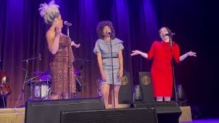 POSTMODERN JUKEBOX Perform SAY YOU'LL BE THERE Spice Girls Cover the Ladies of PMJ at Plaza Orlando